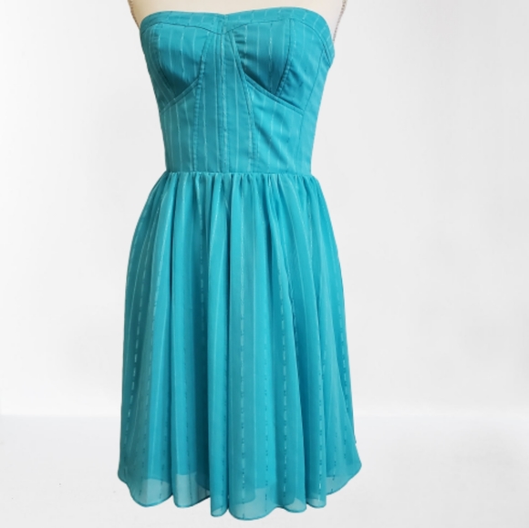 Guess Dresses & Skirts - Guess turquoise sweetheart neck cocktail dress